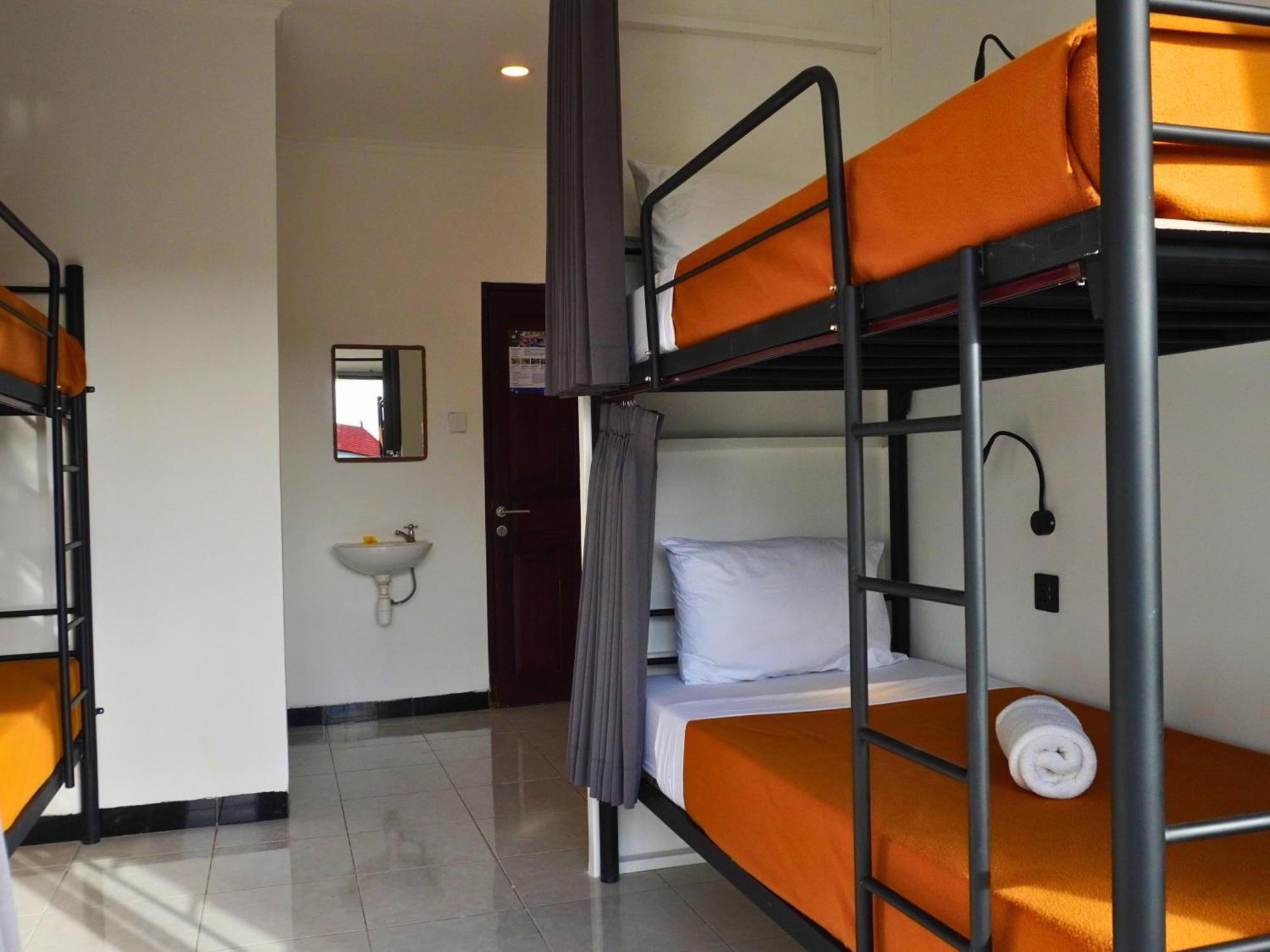 Summer Of Surf Hostel Uluwatu 乌干沙 外观 照片