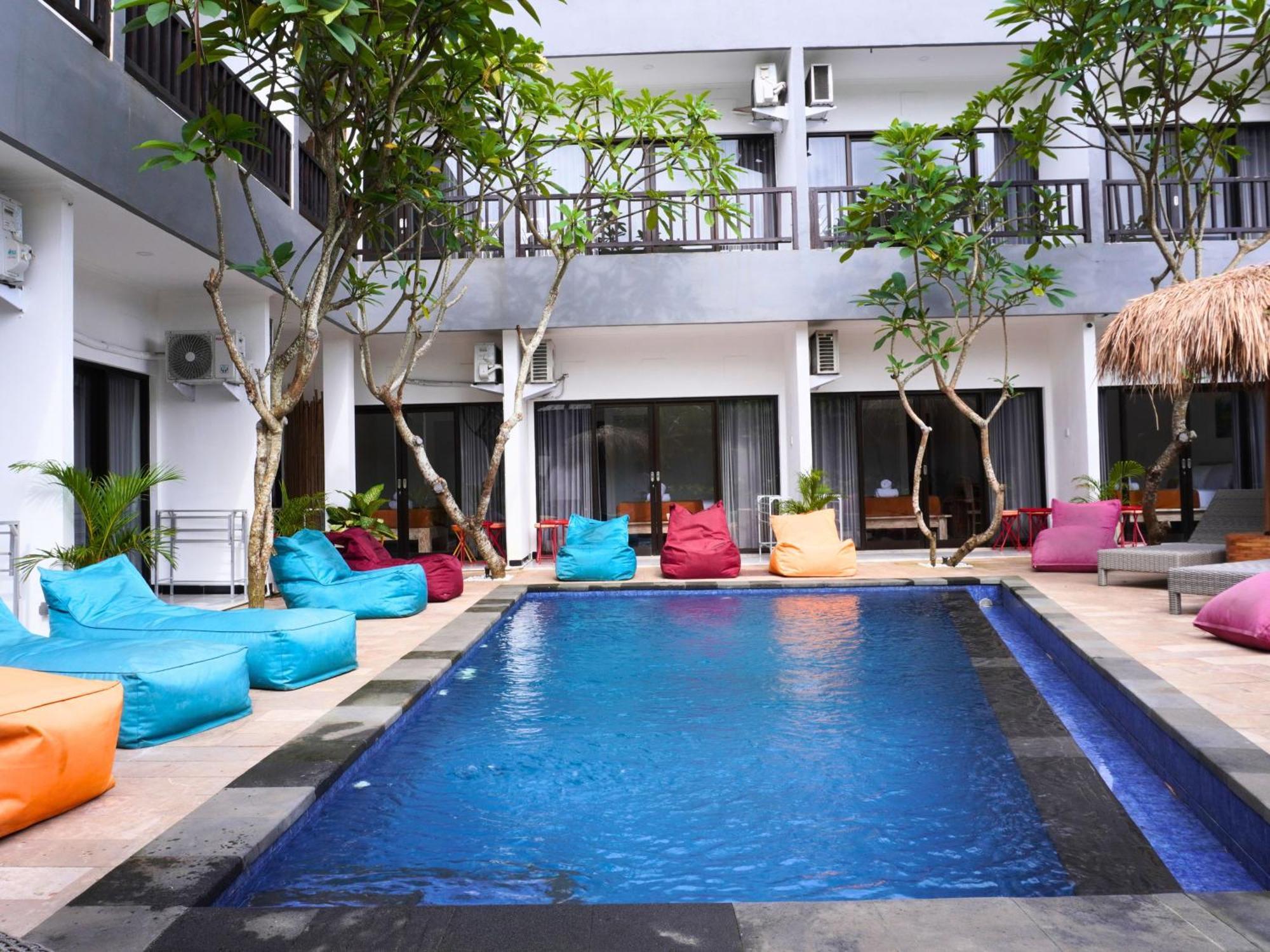 Summer Of Surf Hostel Uluwatu 乌干沙 外观 照片