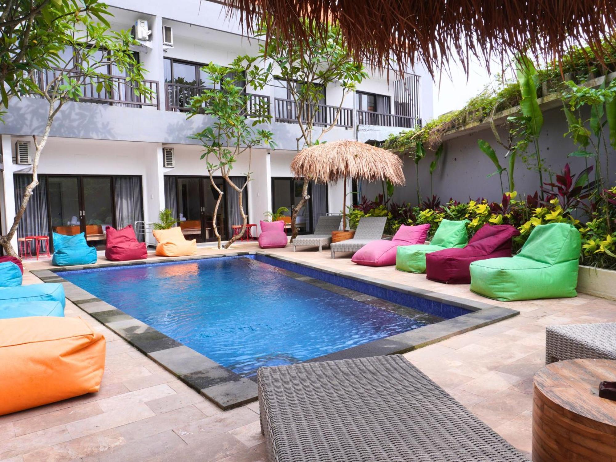 Summer Of Surf Hostel Uluwatu 乌干沙 外观 照片