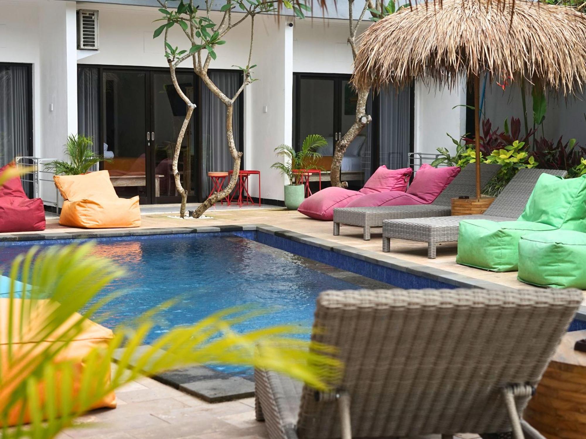 Summer Of Surf Hostel Uluwatu 乌干沙 外观 照片